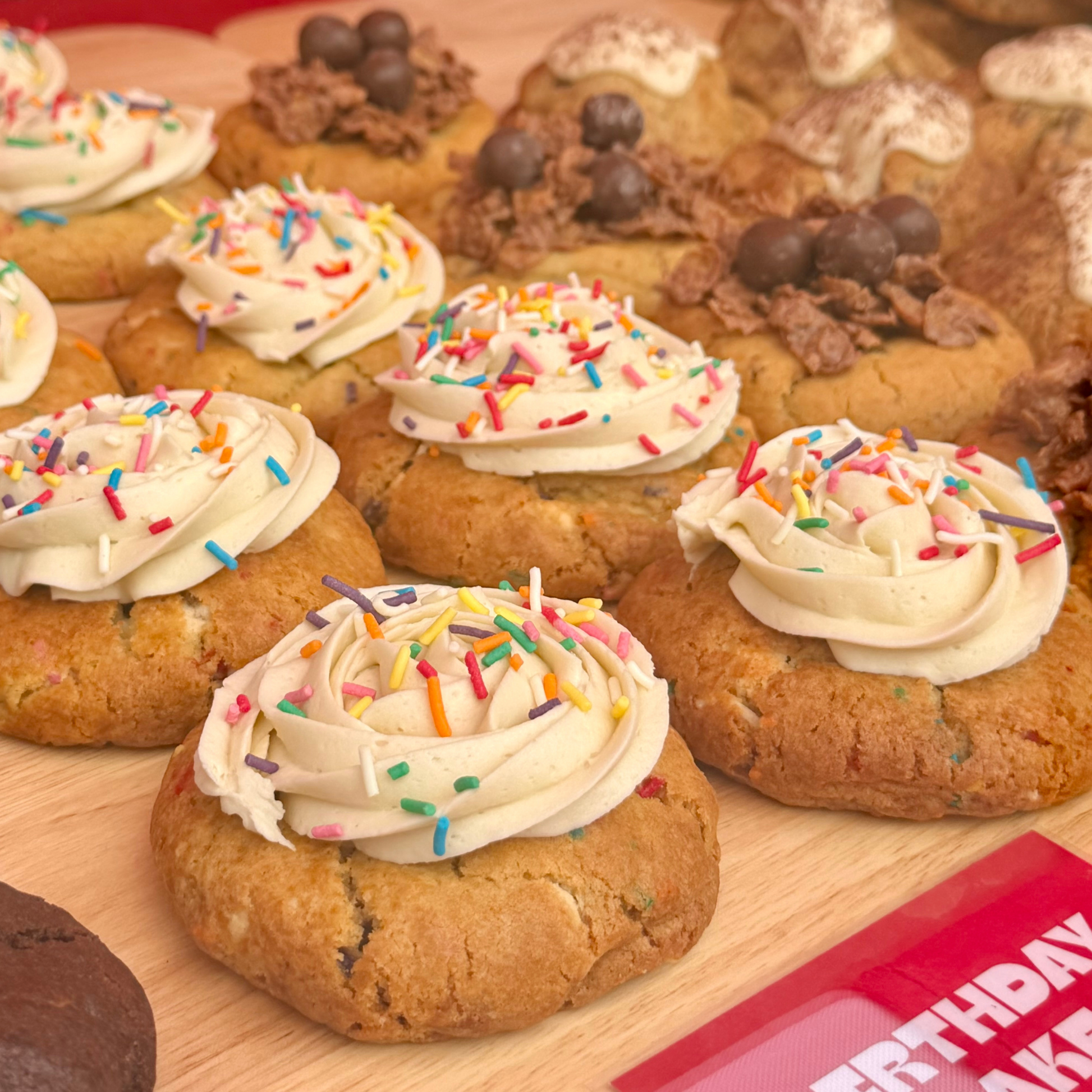 Birthday cake cookie- buttercream top